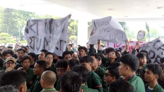 Mahasiswa UIN Tuntut Rektor Mundur Buntut Dugaan Peredaran Uang Palsu