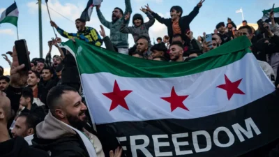 Warga Suriah Rayakan Tumbangnya Rezim Bashar al-Assad
