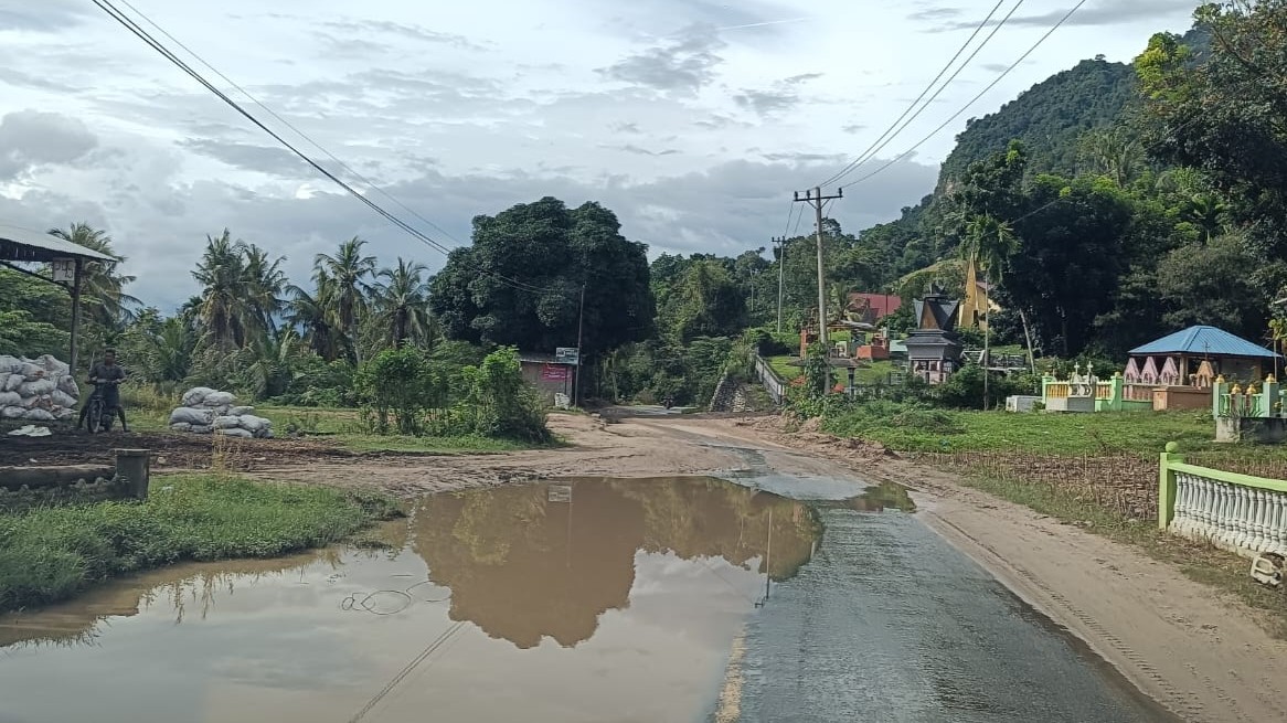 Kerusakan Parah Jalan Lintas Aceh Tenggara - Tanah Karo Luput dari BBPJN Sumut