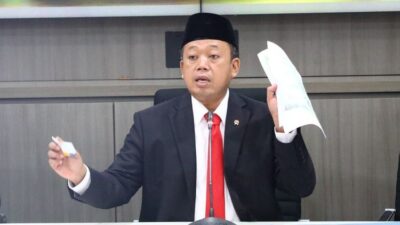 Menteri Agraria dan Tata Ruang (ATR) sekaligus Kepala Badan Pertanahan Nasional (BPN), Nusron Wahid, menyatakan bahwa kawasan pagar laut yang terletak di Tangerang, Banten, memiliki sertifikat hak guna bangunan (HGB) serta sertifikat hak milik (SHM).