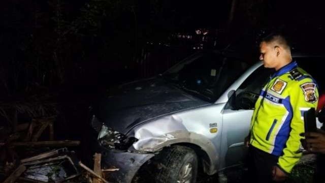 Satu unit mobil pajero sport terlibat kecelakaan dengan satu unit sepeda motor di jalan Meulaboh - Calang, tepatnya di Desa Cot Darat, Kecamatan Samatiga Kabupaten Aceh Barat pada Rabu (8/1/2025) dini hari, kemarin.