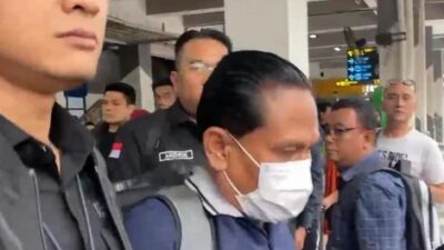 Kejaksaan Agung (Kejagung) resmi menetapkan mantan ketua Pengadilan Negeri (PN) Surabaya Rudi Suparmono sebagai tersangka dalam kasus suap vonis bebas Ronald Tannur. Direktur Penyidikan Jaksa Agung Muda Bidang Tindak Pidana Khusus Kejagung Abdul Qohar mengatakan penetapan tersangka dilakukan penyidik usai menangkap Rudi di wilayah Palembang, pada Selasa (14/1).