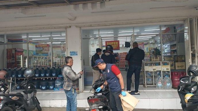 Perampok Minimarket Todongkon Pistol dan Gondol Uang Rp 1,9 Juta