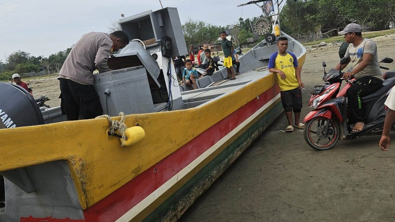 Boat Tak Bertuan Ditemukan di Tepi Pantai Desa Keutapang Mameh, Ini Penjelasan Satpolairud