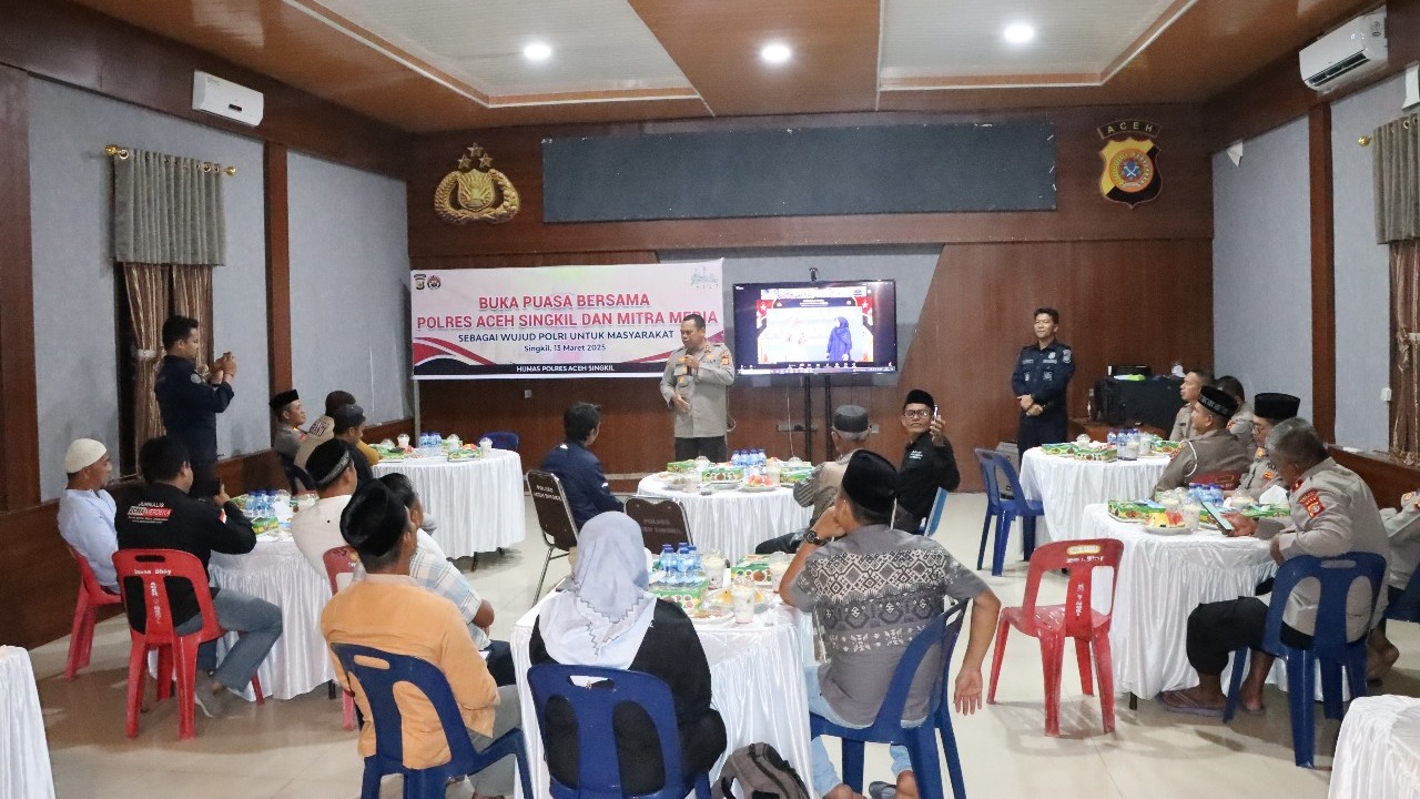 Polres Aceh Singkil Buka Puasa Bersama Puluhan Wartawan