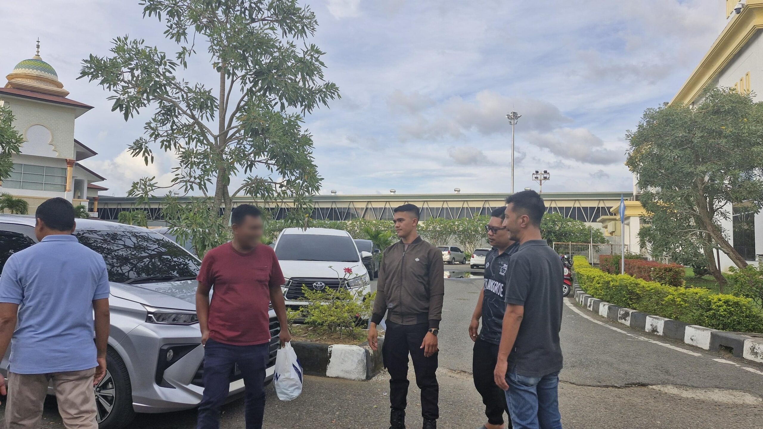 Alami Depresi, Haji Uma Fasilitasi Pemulangan Warga Bireuen Dari Malaysia