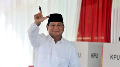 Presiden Prabowo membuat pernyataan kontroversial yang bakal mengakui kemerdekaan Israel setelah Palestina Merdeka. Hal itu akan dilakukan Prabowo ketika Israel sudah mengakui Palestina Merdeka.