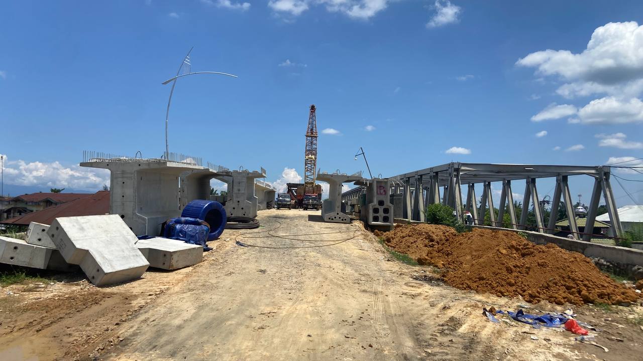 Pekerjaan Jembatan Kembar di Aceh Tamiang. (Dok KR)