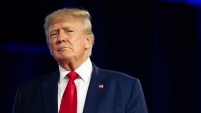 Presiden Amerika Serikat, Donald Trump mulai mempertimbangkan pengerahan aset militer AS untuk bantu Israel menyerang fasilitas nuklir Iran.