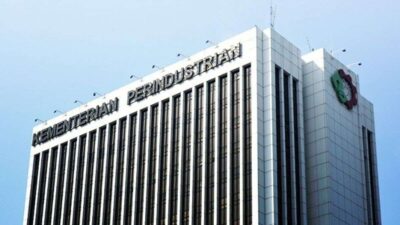 Menperin Agus Gumiwang ungkap ancaman yang bakal menghantui industry dalam negeri imbas perang Iran-israel saat ini.
