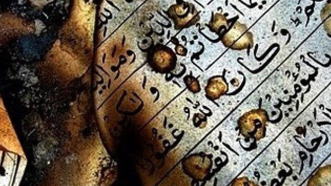 Pria diganjar denda senilai Rp 5,2 juta atau 240 Pound gara-gara membakar Al-Quran didepan kantor Konsultat Turki di London, Inggris.