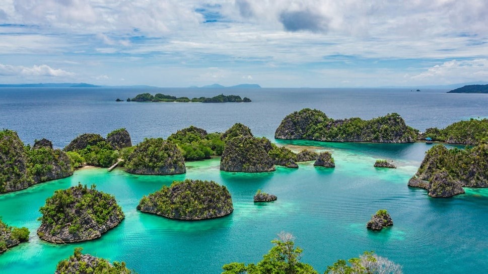 Menpar memanggil Gubernur Papua Barat Daya Elisa Kambu menyusul dugaan aktivitas tambang Nikel yang merusak alam Raja Ampat.