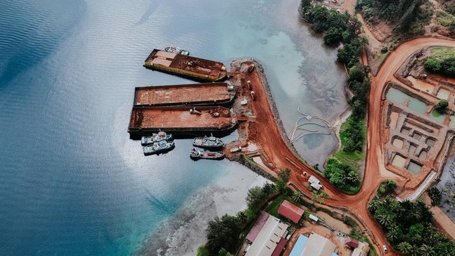 Kementerian ESDM catat lima perusahaan yang dapat izin melakukan pengerukan dan pertambangan disekitar wilayah Raja Ampat, Papua Barat.