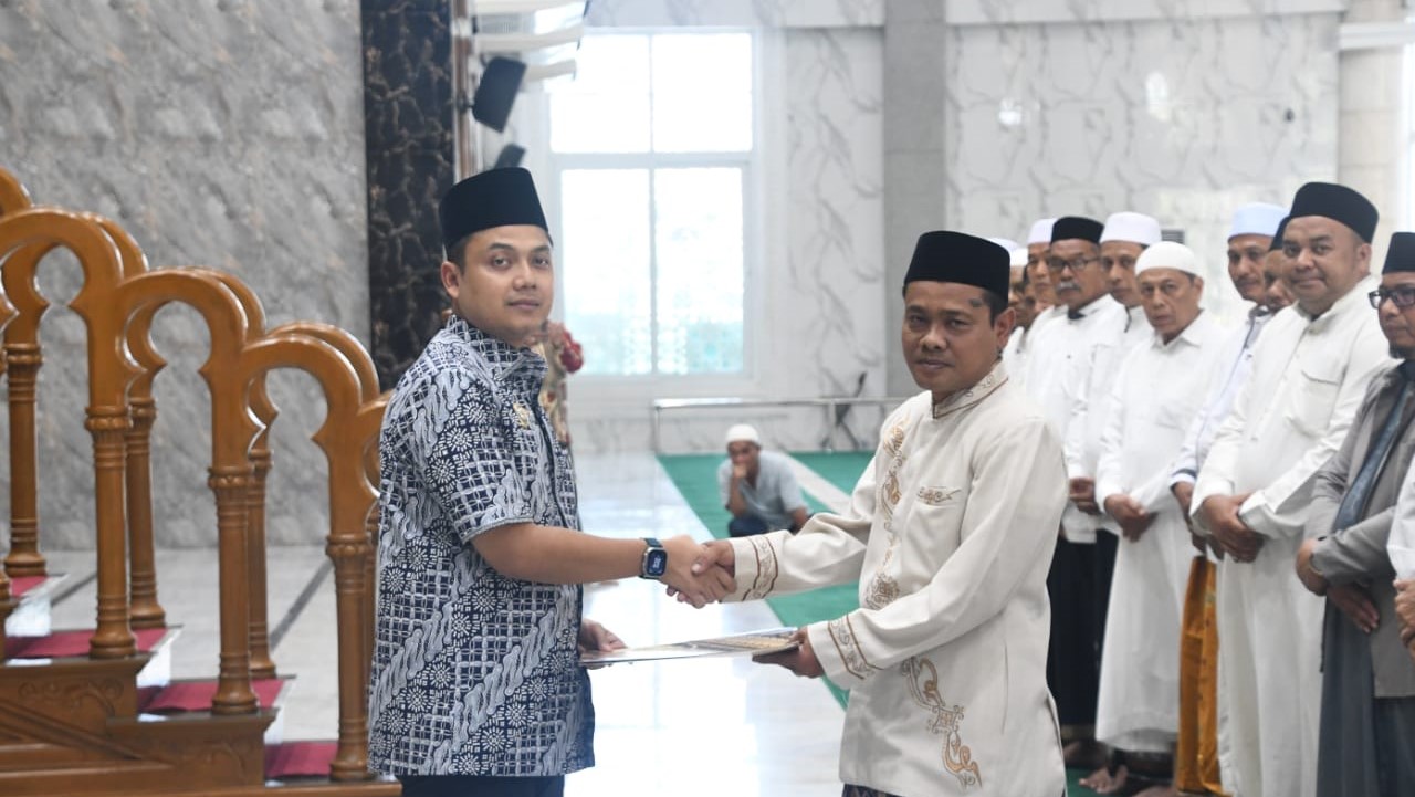 Wali Kota Langsa Kukuhkan Pengurus Mesjid Agung Darul Falah Periode 2025-2030