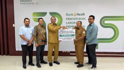 Bank Aceh Serahkan Zakat Rp 500 Juta kepada Pemkab Atam