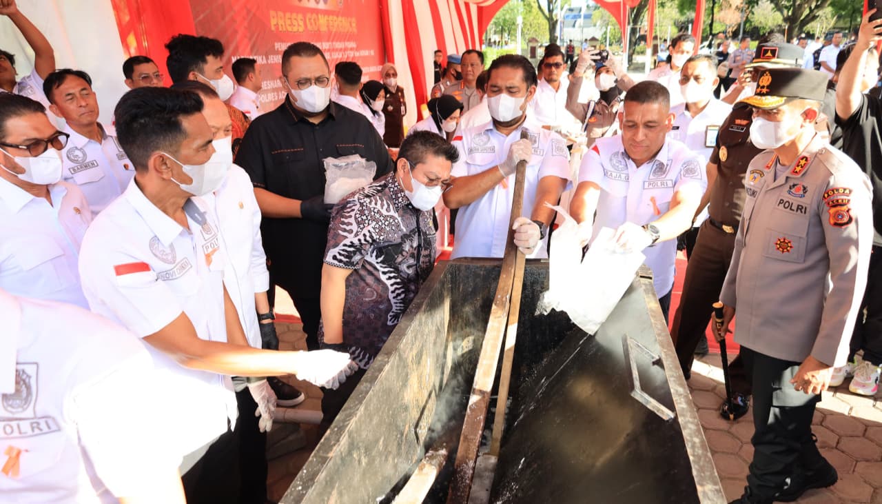 Polda Aceh Musnahkan Sabu Asal Thailand