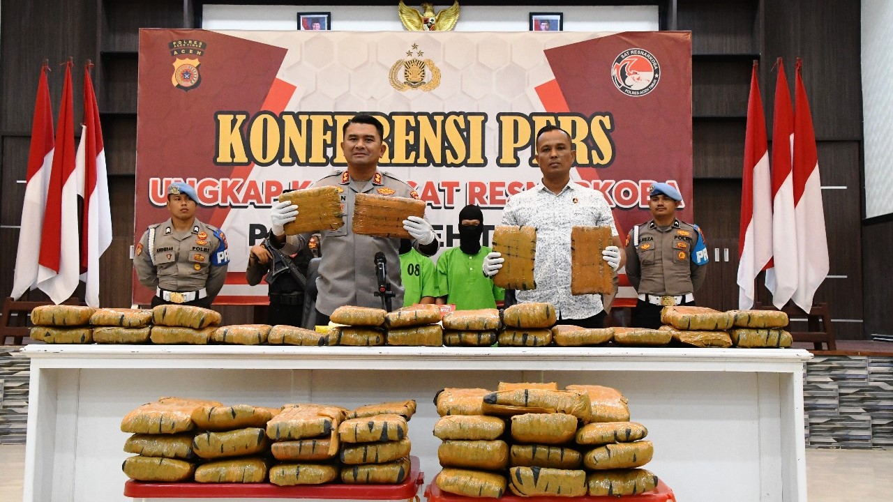 Polres Aceh Timur Tangkap Dua Pengedar Ganja