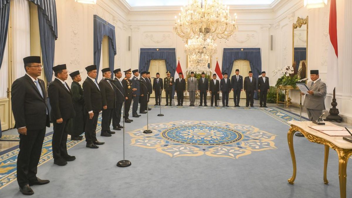 Presiden Prabowo Lantik Komisi Percepatan Reformasi Kepolisian yang Diketuai Jimly Asshiddiqie
