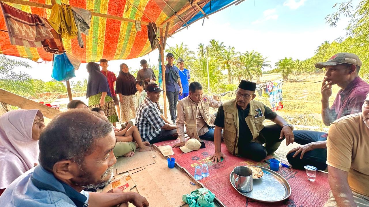 Haji Uma Datangi Pengungsian, Rangkul Penyandang Disabilitas dan Warga Sakit yang Masih Berjuang di Tengah Bencana