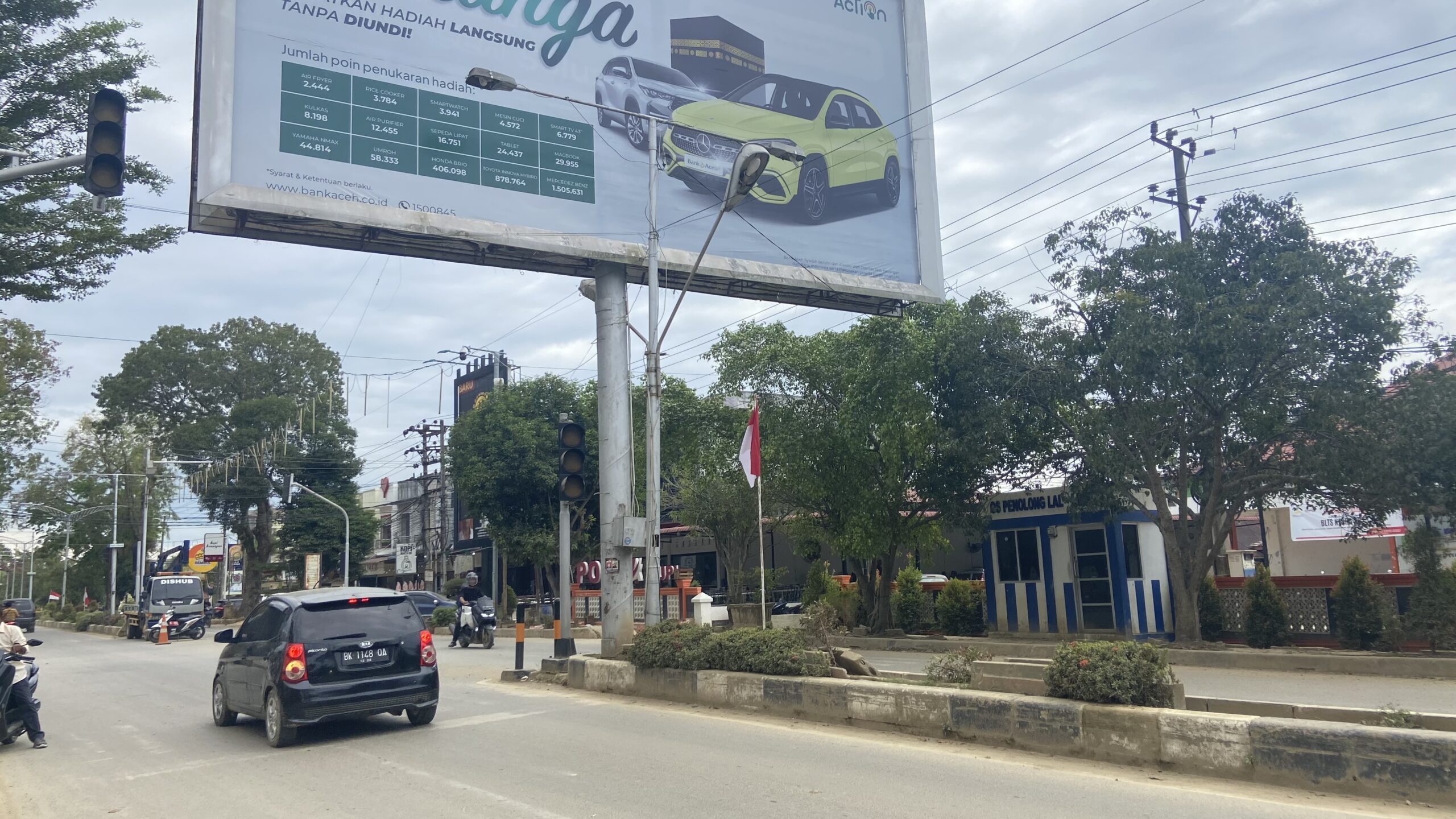Tiang Baliho di Jalan Ahmad Yani Langsa. (Dok Kabar Rakyat)