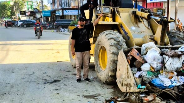 Sampah Sisa Banjir di Langsa Tembus 720 Ton per Hari, DLH Kewalahan