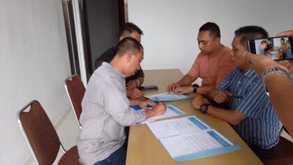 Muklis Serahkan Berkas Pencalonan Ketua PWI Lampung Timur, Panitia Nyatakan Sah