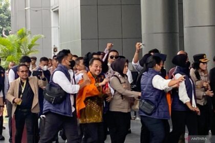 Kejari Jaksel Menangguhkan Penahanan Roy Suryo dan Dokter Tifa